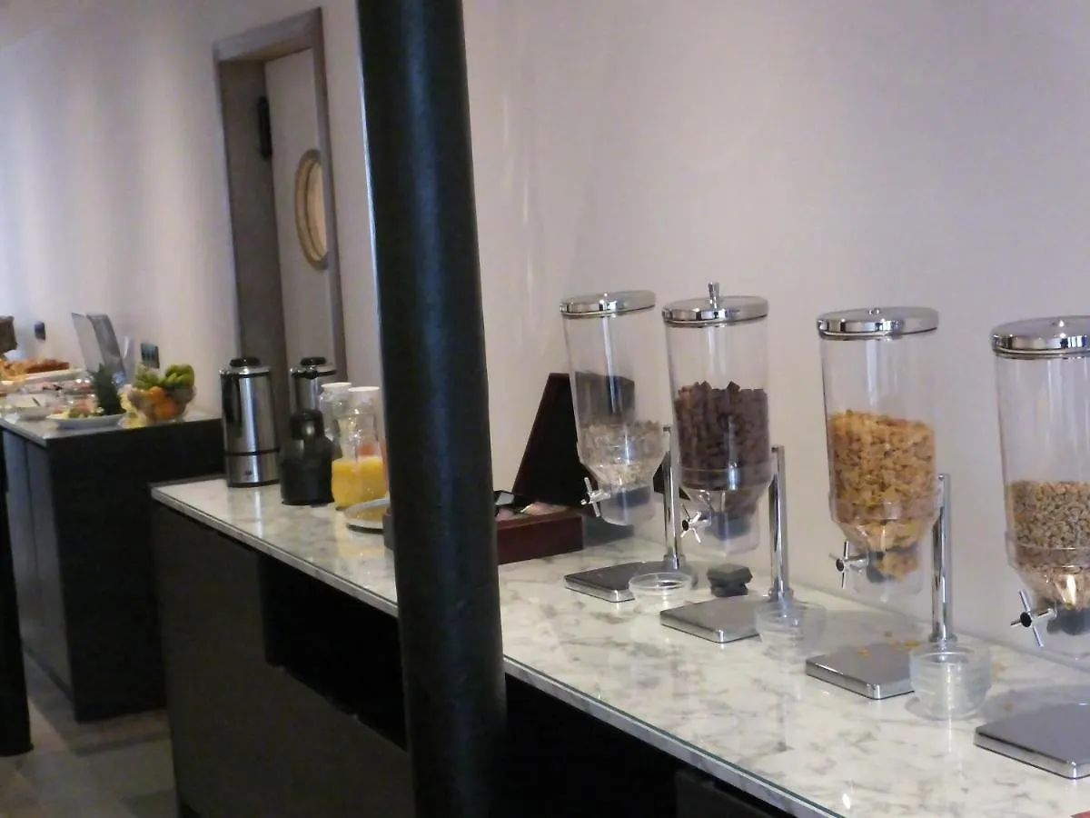 Hotel Monarc Ostend 4*,  Bélgica